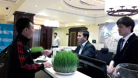 can canh khach san va san tap cua dt viet nam tai tajikistan
