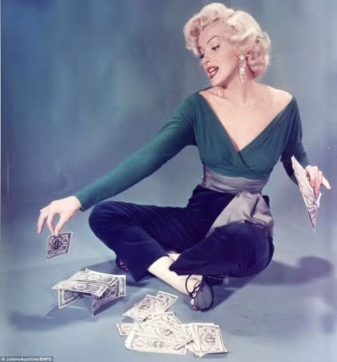 chiem nguong marilyn monroe trong loat anh doc dang duoc dau gia