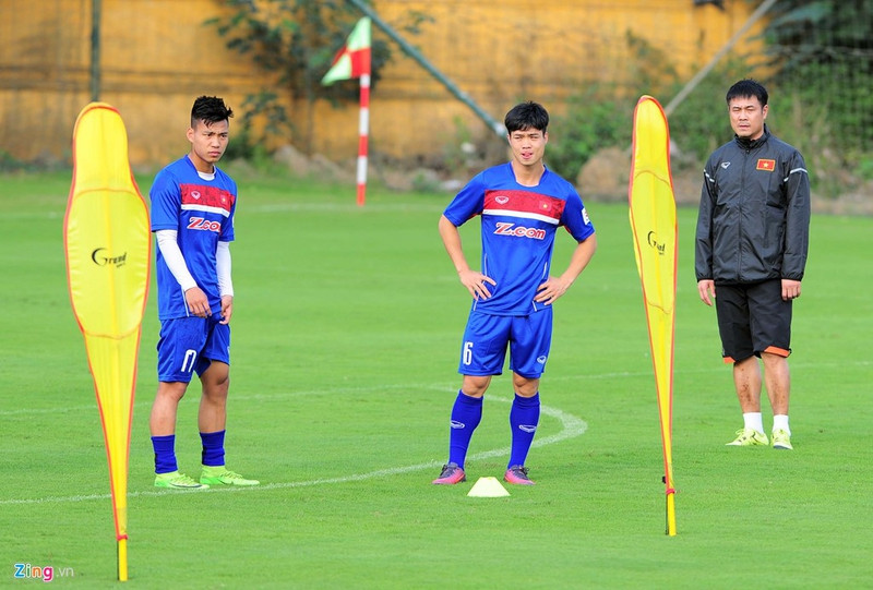 xuan truong cuoi hip mat khi tuyen viet nam tap buoi dau