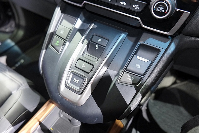 honda cr v 7 cho chinh thuc ra mat dong nam a gia tu 917 trieu