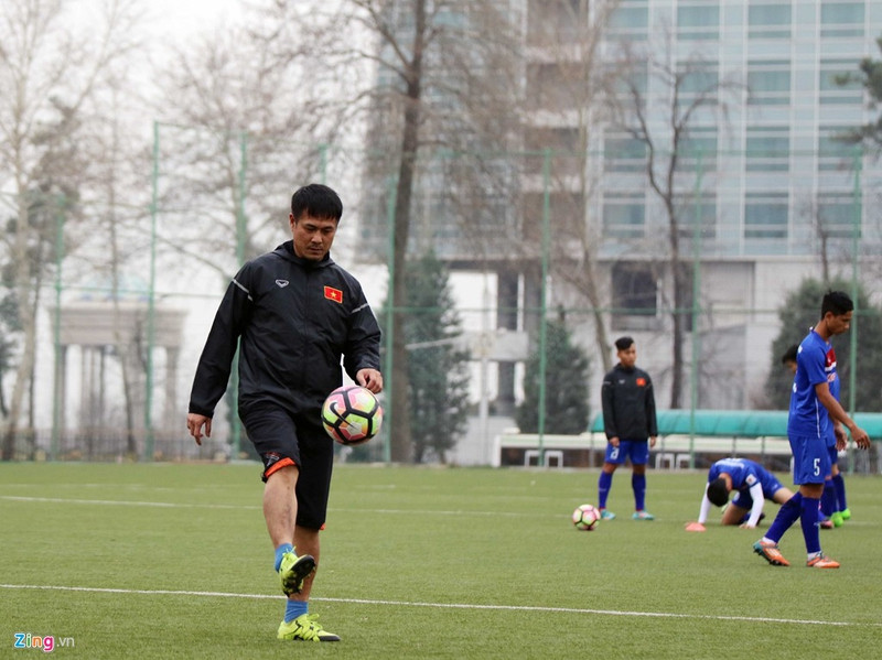 tuyen viet nam sang khoai trong buoi tap dau o tajikistan