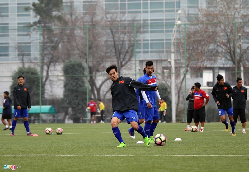 tuyen viet nam sang khoai trong buoi tap dau o tajikistan