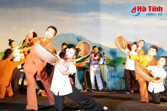 chien sy moi ngat ngay xem doan van cong bieu dien