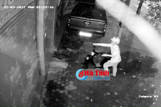 video trom xe dap gan 2 gio sau quay lai tra