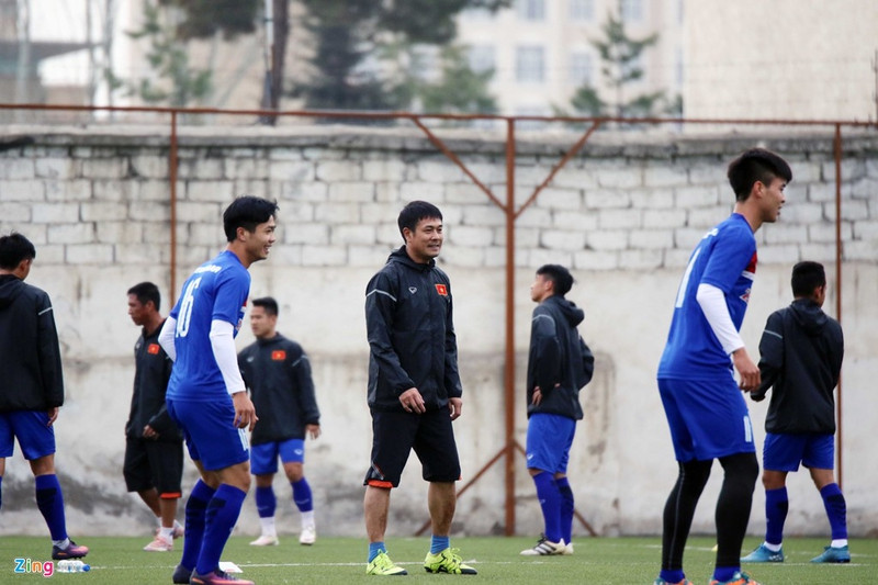 tuyen viet nam sang khoai trong buoi tap dau o tajikistan