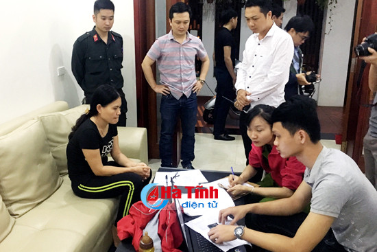 ha tinh pha duong day lo de khung bat 10 doi tuong thu gan 100 trieu dong