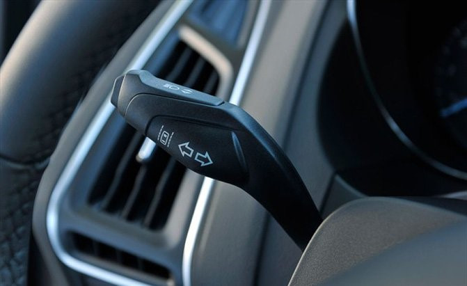 5 thoi quen xau lai xe can tranh