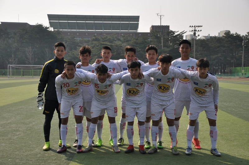 can canh dan cau thu u17 hagl dang lam mua lam gio o han quoc