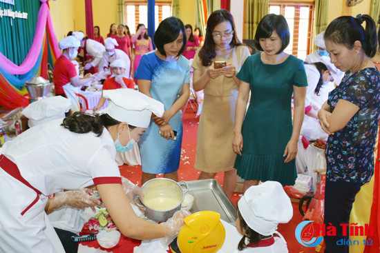 gia dinh va dinh duong tre tho