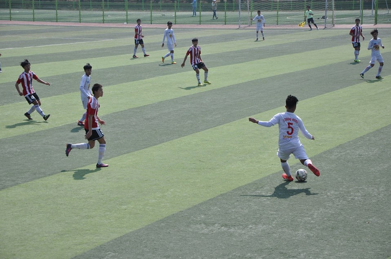 can canh dan cau thu u17 hagl dang lam mua lam gio o han quoc