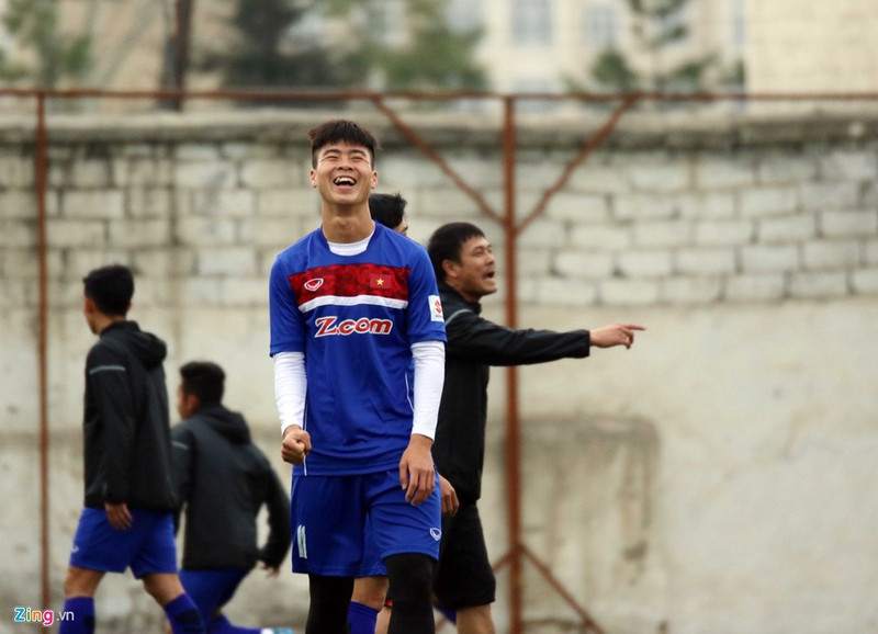 tuyen viet nam sang khoai trong buoi tap dau o tajikistan