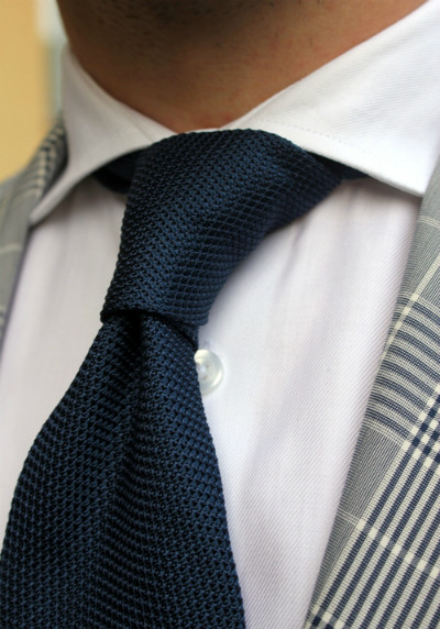 6 mon trang phuc dan ong nao cung nen co