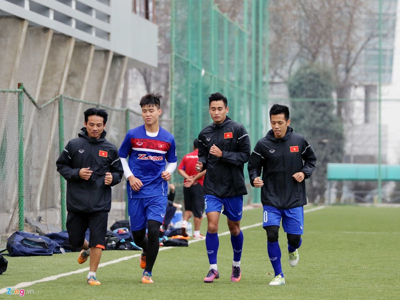 tuyen viet nam sang khoai trong buoi tap dau o tajikistan