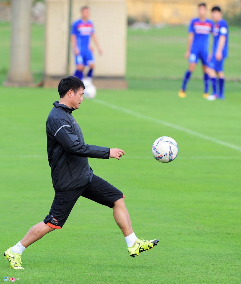 xuan truong cuoi hip mat khi tuyen viet nam tap buoi dau