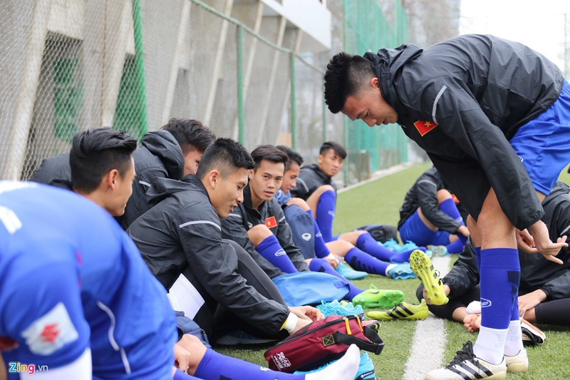 tuyen viet nam sang khoai trong buoi tap dau o tajikistan