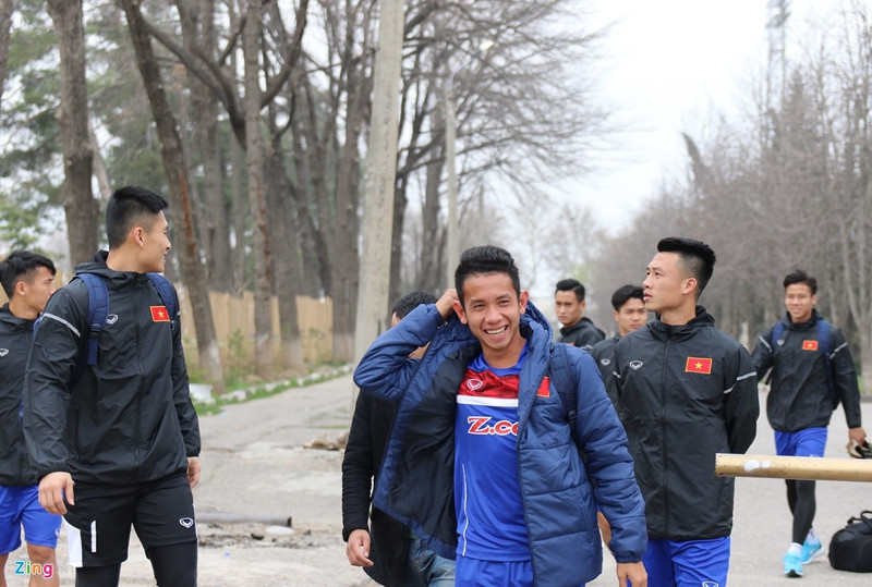 tuyen viet nam sang khoai trong buoi tap dau o tajikistan