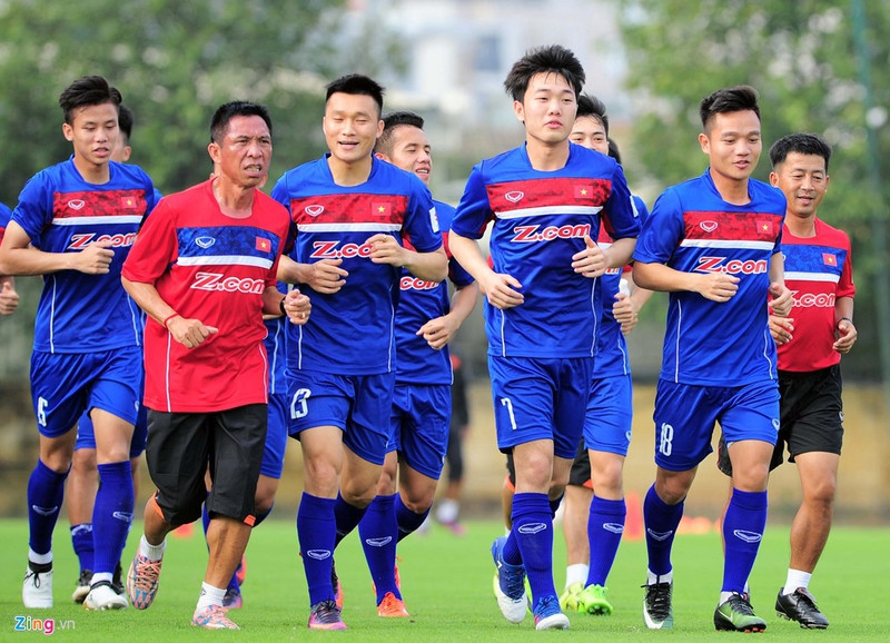 xuan truong cuoi hip mat khi tuyen viet nam tap buoi dau