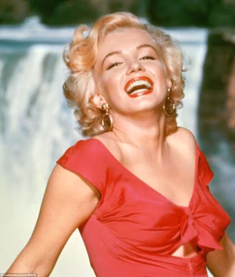 chiem nguong marilyn monroe trong loat anh doc dang duoc dau gia