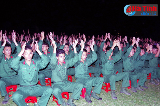 chien sy moi ngat ngay xem doan van cong bieu dien