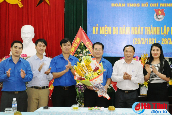 dau can thanh nien co dau kho co thanh nien xung kich