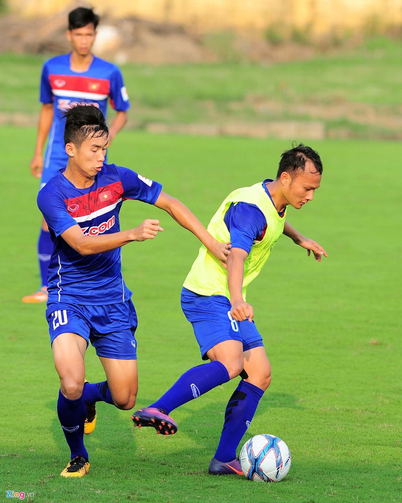 xuan truong cuoi hip mat khi tuyen viet nam tap buoi dau