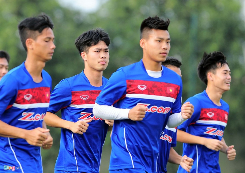 xuan truong cuoi hip mat khi tuyen viet nam tap buoi dau