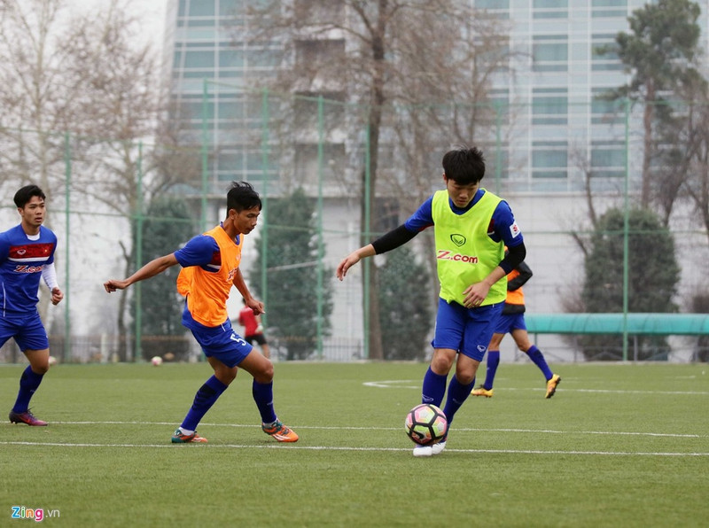 tuyen viet nam sang khoai trong buoi tap dau o tajikistan