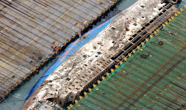 can canh qua trinh vot pha sewol nang gan 7000 tan len mat nuoc