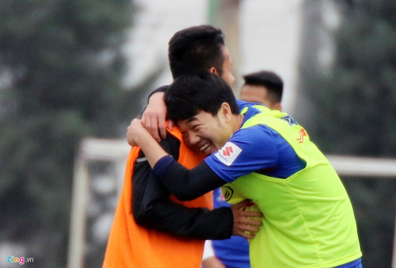 tuyen viet nam sang khoai trong buoi tap dau o tajikistan