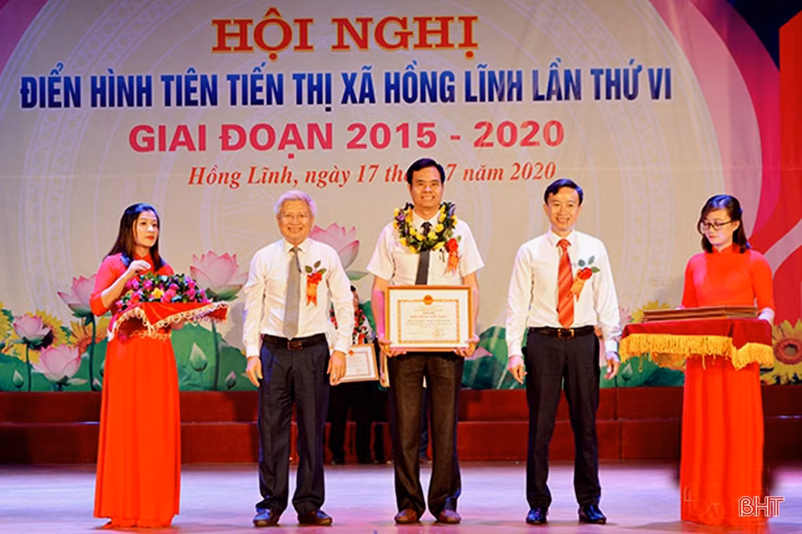 Đoàn kết, chung sức đẩy mạnh các phong trào thi đua, tạo động lực cho sự phát triển của Hà Tĩnh trong giai đoạn mới