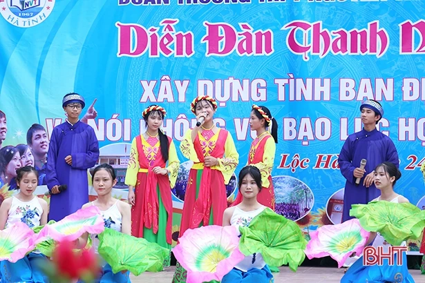 Học sinh Lộc Hà nói không với bạo lực học đường