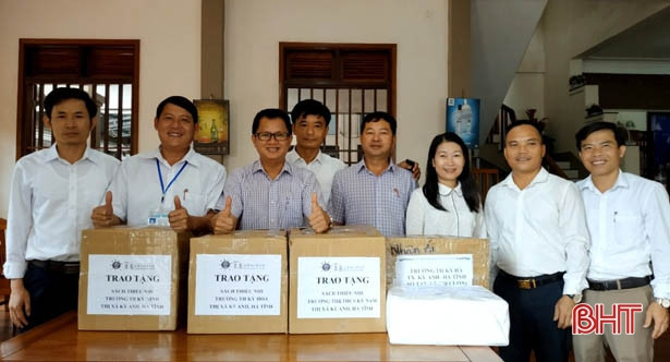 Học sinh Lộc Hà, TX Kỳ Anh nhận thêm hơn 2.500 đầu sách tài trợ