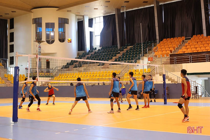 Đội tuyển bóng chuyền nam Việt Nam tập huấn tại Hà Tĩnh đến ngày 31/10