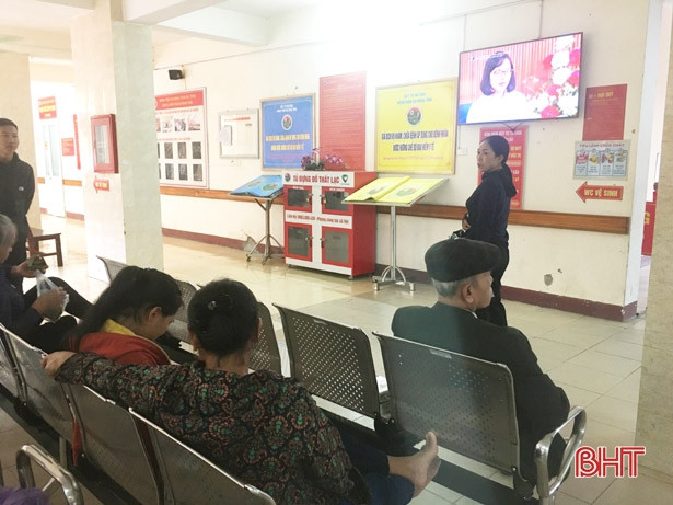 Agribank Thành Sen hỗ trợ 110 triệu đầu tư ghế đón tiếp bệnh nhân cho BVĐK Hà Tĩnh