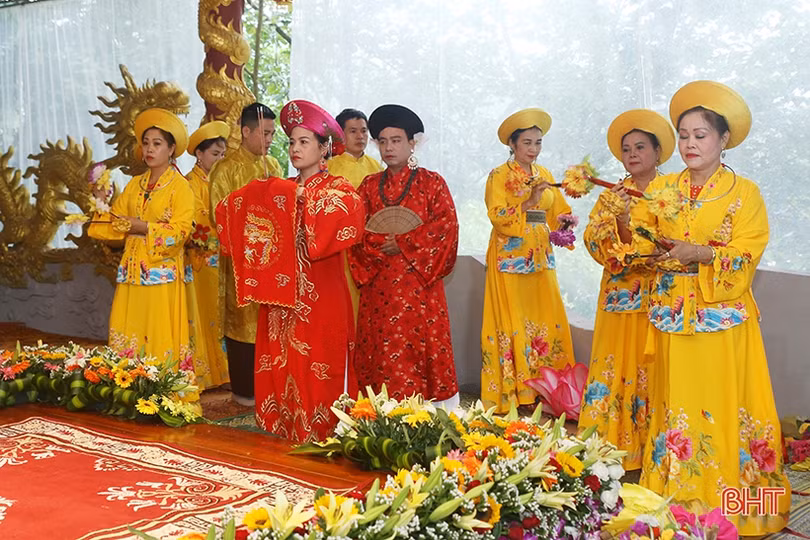 Những tiết mục hầu đồng, hát chầu văn đặc sắc tại Liên hoan Thực hành tín ngưỡng thờ Mẫu Tam phủ ở Hà Tĩnh