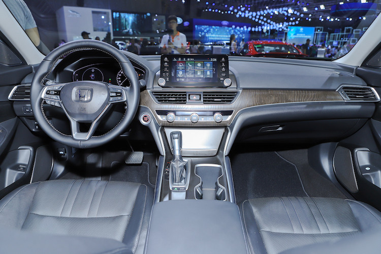 Honda Accord 2019 giá từ 1,319 tỷ đồng