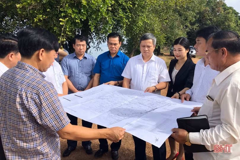 Chủ tịch UBND tỉnh Hà Tĩnh thăm các công trình, dự án ở nước bạn Lào