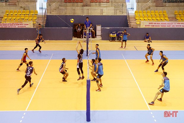 Màn so tài đỉnh cao giữa tuyển bóng chuyền Việt Nam và CLB bóng chuyền Hà Tĩnh