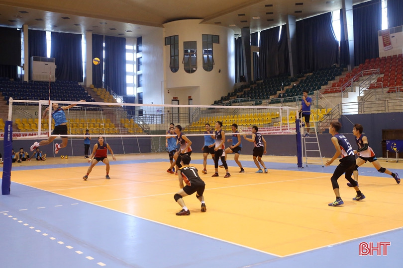 Màn so tài đỉnh cao giữa tuyển bóng chuyền Việt Nam và CLB bóng chuyền Hà Tĩnh