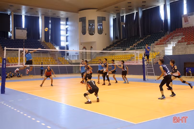 Màn so tài đỉnh cao giữa tuyển bóng chuyền Việt Nam và CLB bóng chuyền Hà Tĩnh