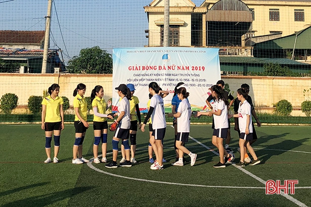 Công an TP Hà Tĩnh bảo vệ thành công chức vô địch bóng đá nữ thanh niên