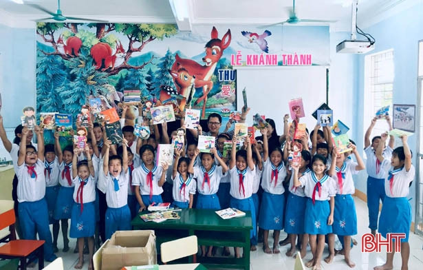 Học sinh Lộc Hà, TX Kỳ Anh nhận thêm hơn 2.500 đầu sách tài trợ