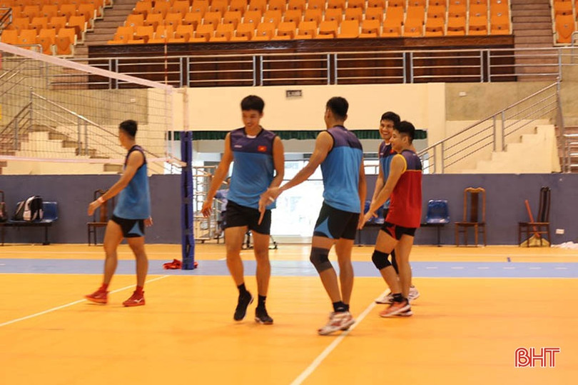 Đội tuyển bóng chuyền nam Việt Nam tập huấn tại Hà Tĩnh đến ngày 31/10