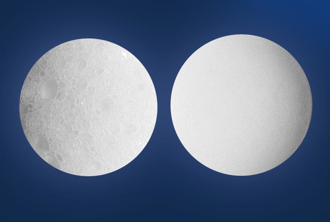 Bong bóng siêu mịn (phải) thấm nhanh và sâu gấp 40 lần so với bọt từ nước giặt hòa tan thông thường (trái). Những hiểu lầm ai cũng mắc phải khi dùng máy giặt