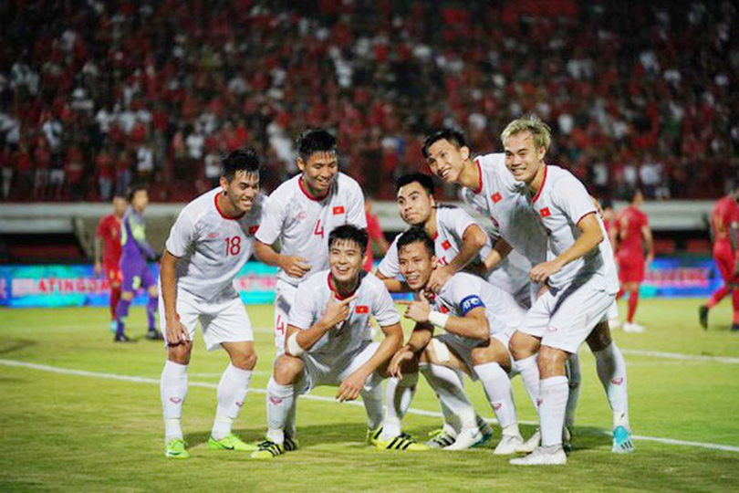 ĐT Việt Nam tăng 2 bậc trên BXH FIFA tháng 10, trở lại top 15 châu Á