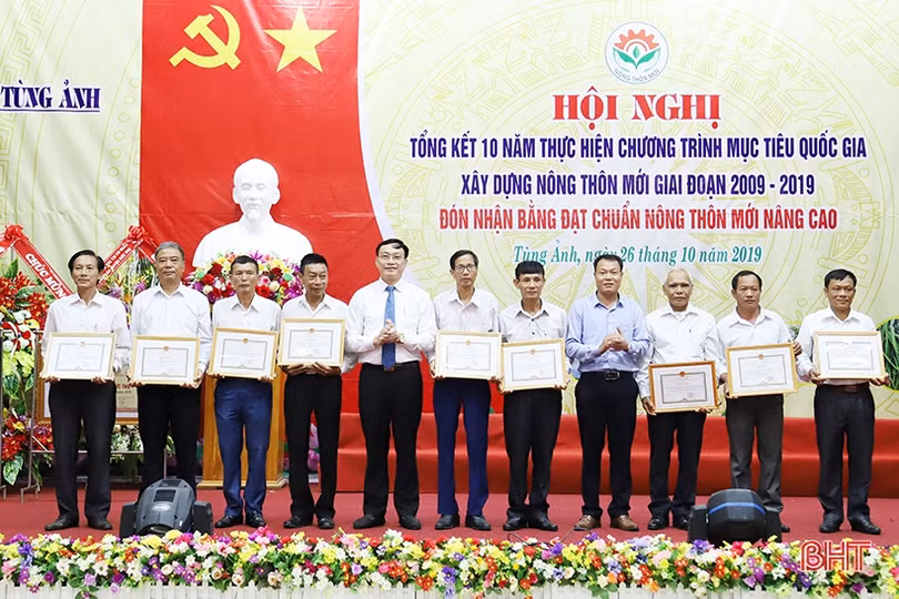 Quê hương cố Tổng Bí thư Trần Phú đón nhận bằng xã đạt chuẩn nông thôn mới nâng cao