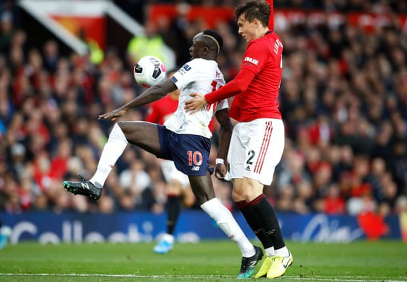 VAR giúp MU chặn đứng chuỗi trận toàn thắng của Liverpool