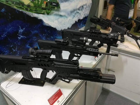 Việt Nam trang bị súng phóng lựu kẹp nòng mới cho GTAR-21