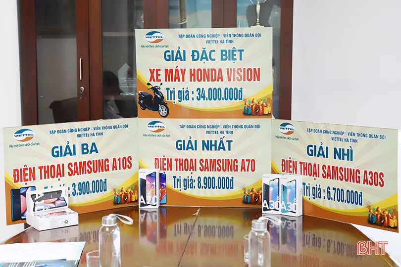 Viettel Hà Tĩnh quay số trúng thưởng chương trình “Đăng ký hôm nay nhận quà liền tay”