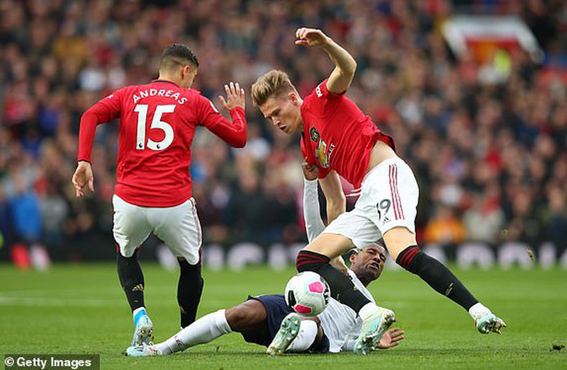 VAR giúp MU chặn đứng chuỗi trận toàn thắng của Liverpool